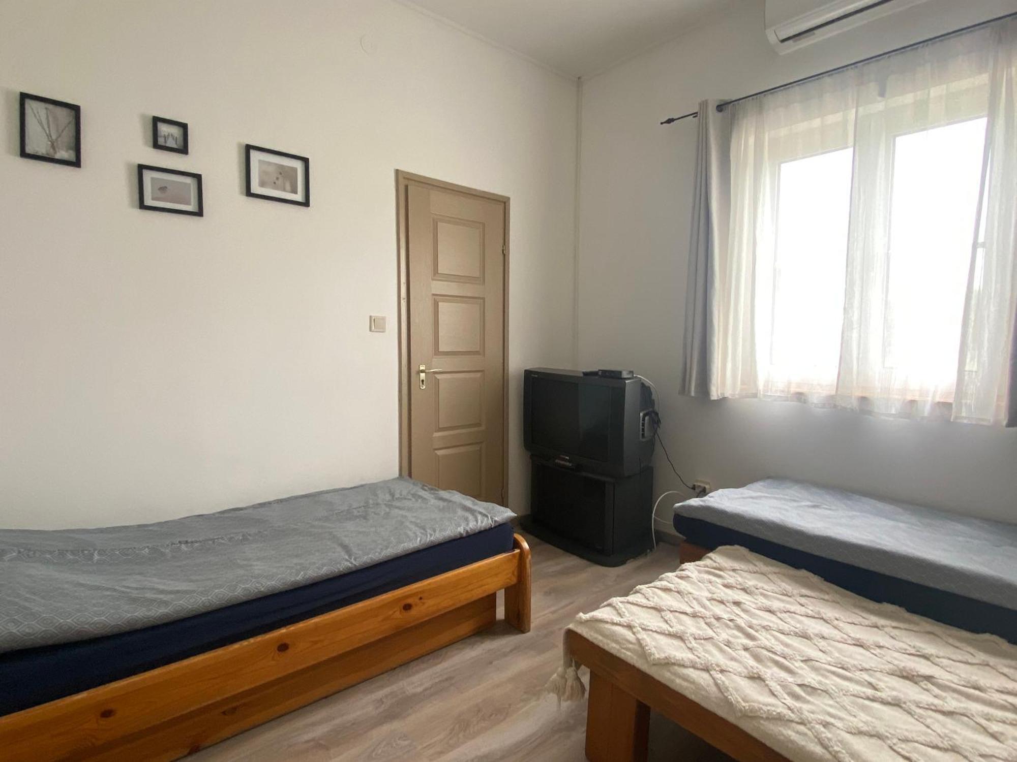 Tuender Pension Mogyorod Exterior photo